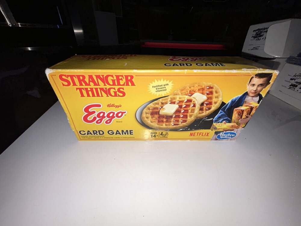 Hasbro Gaming Stranger Things Kellogg's Eggo Card Game